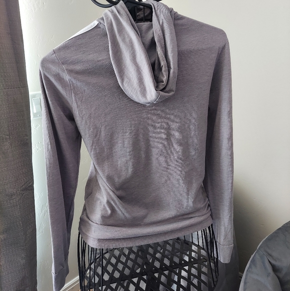 Woman Adidas long sleeve hooded top, light Grey, size small - Picture 4 of 6